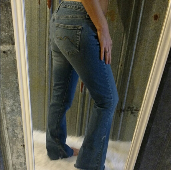 Arizona Distressed Jeans - Picture 2 of 10