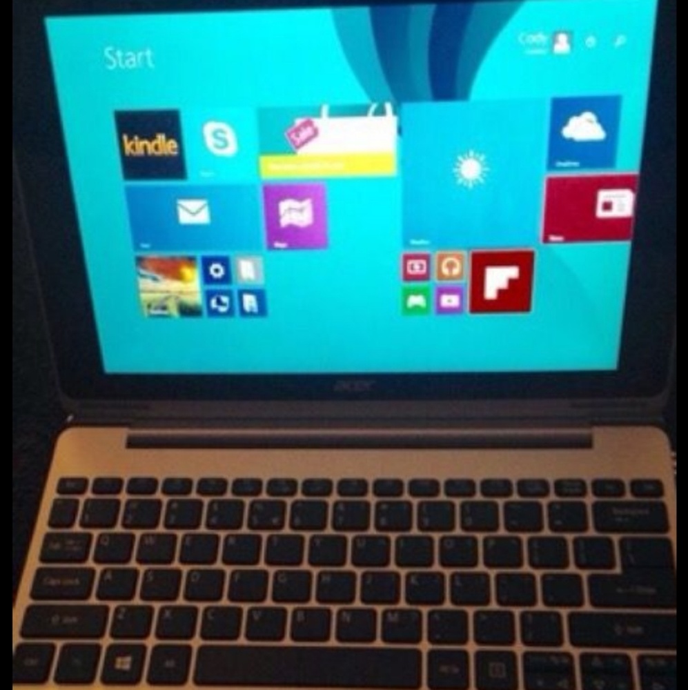 Acer 2 + 1 Tablet/Laptop w/ charger