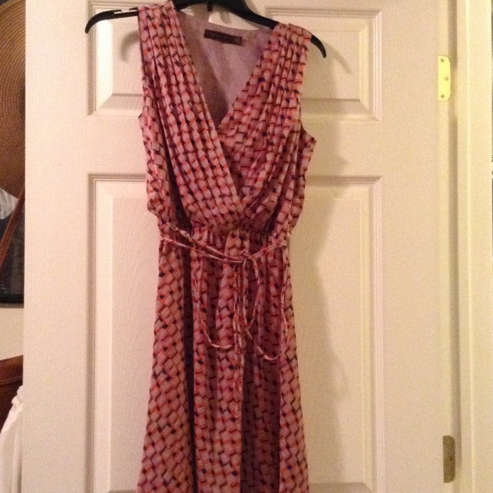 V-neck sleeveless pink dress
