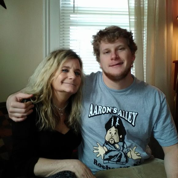 Meet your Posher, Katie - Picture 1 of 1