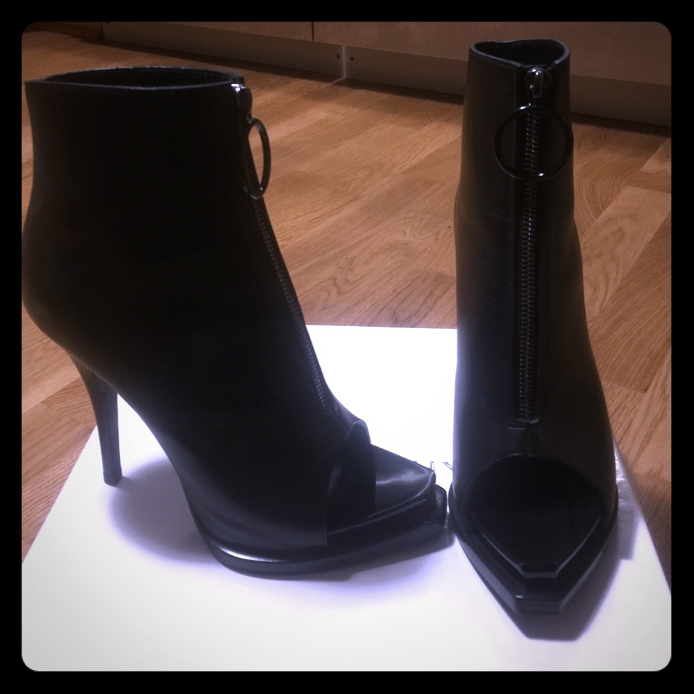 Amazing Givenchy peep toe booties like new
