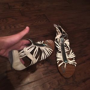 White turquoise beaded Sam Edelman gladiators Sz 9