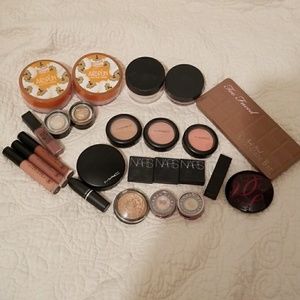 Makeup bundle (trade)