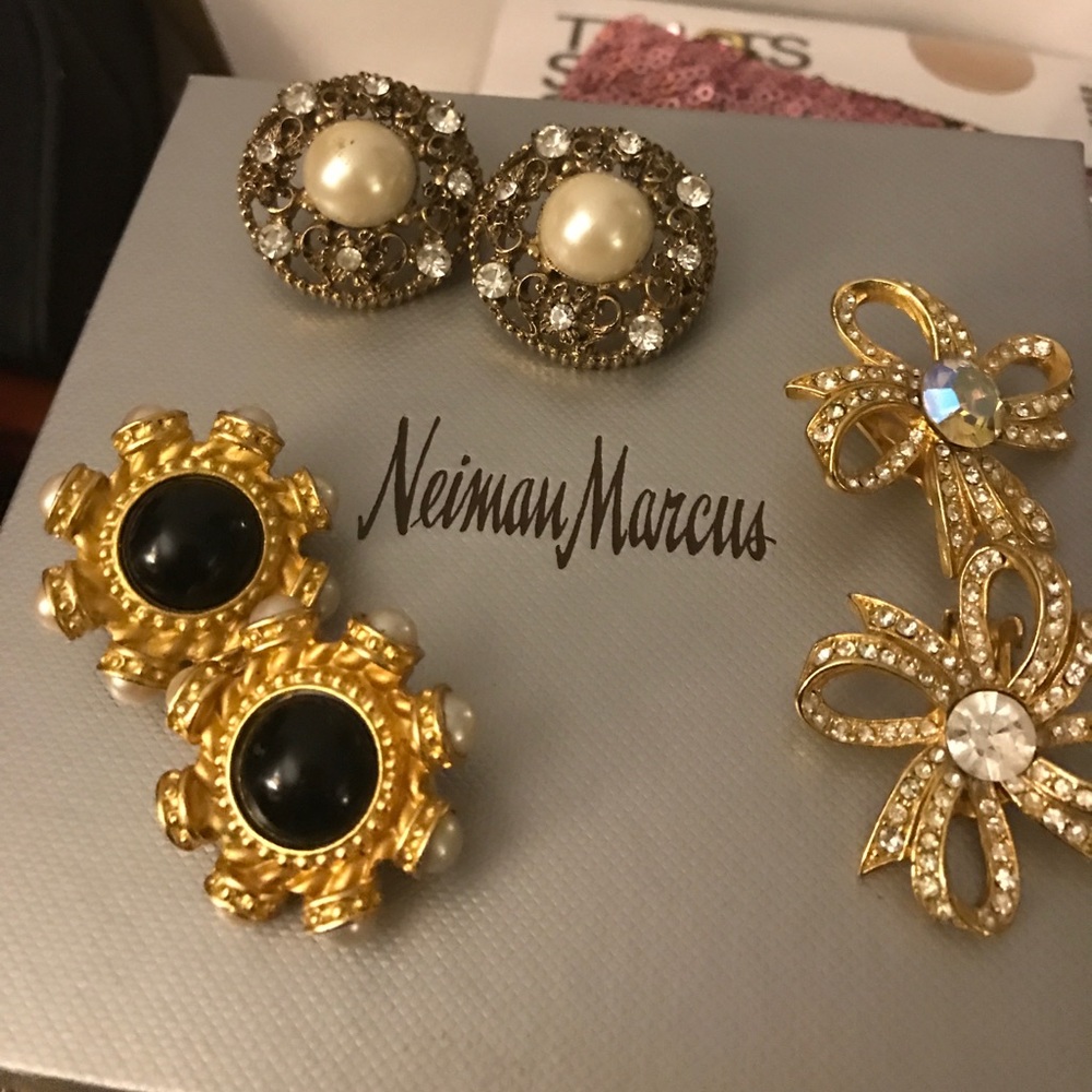 Price Drop😊Earrings 3 in set Pearls onyx crystals