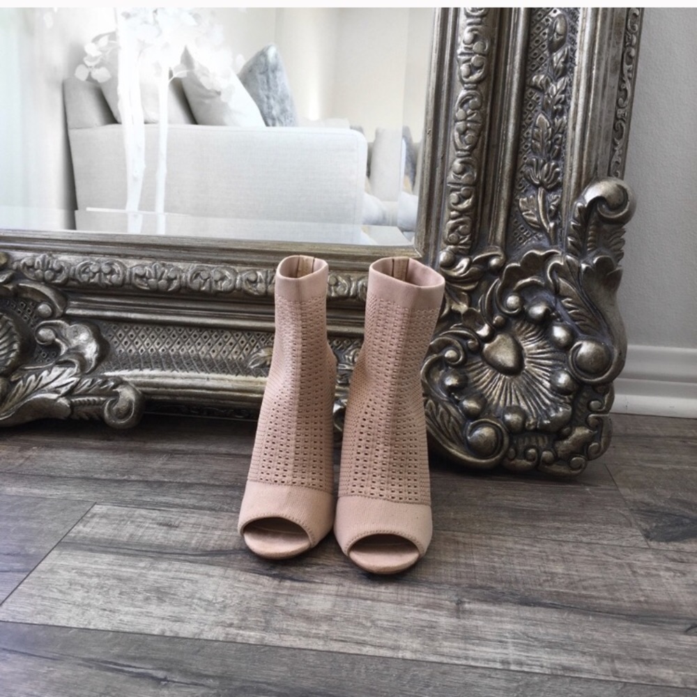 NEEVA nude knit sock botties