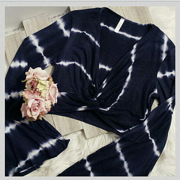 💋 Navy Tie-Dye Cropped Bell Sleeve top - Picture 2 of 5