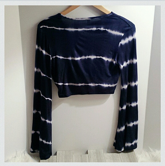 💋 Navy Tie-Dye Cropped Bell Sleeve top - Picture 5 of 5