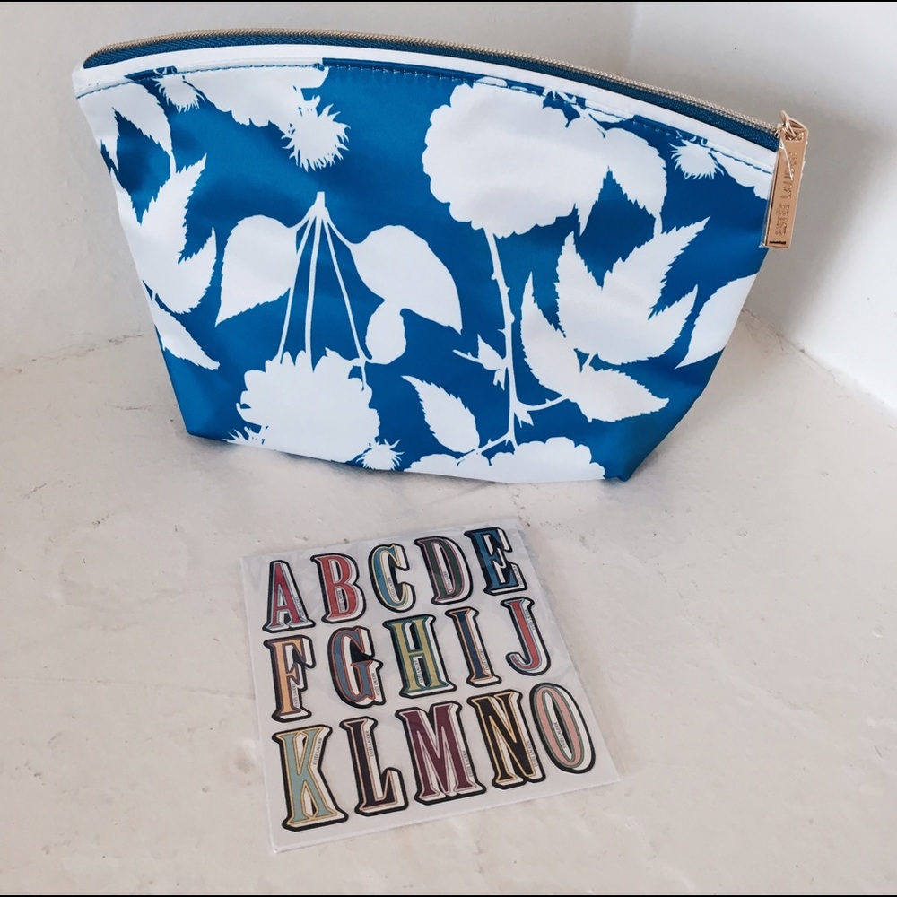 Estée Lauder cosmetics bag