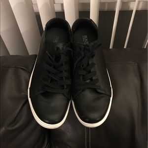 Size 10 Kenneth Cole black leather sneakers