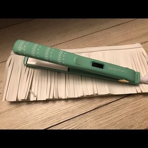 Paul Mitchell flat iron