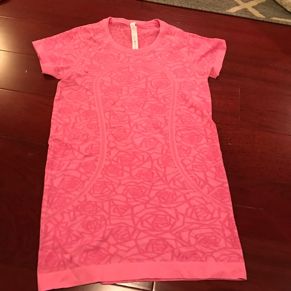 Lululemon top! Never worn! Basically new! Size 8