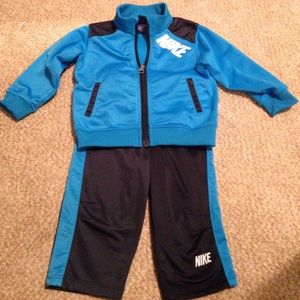 12 Nike sweatsuit