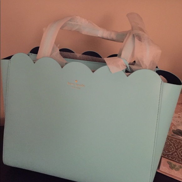 🦋🐬 Kate Spade purse🐬🦋 like new! One time used - Picture 2 of 4