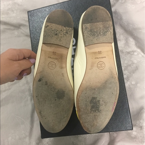 Chanel white-yellow leather cap toe flats - Picture 2 of 2
