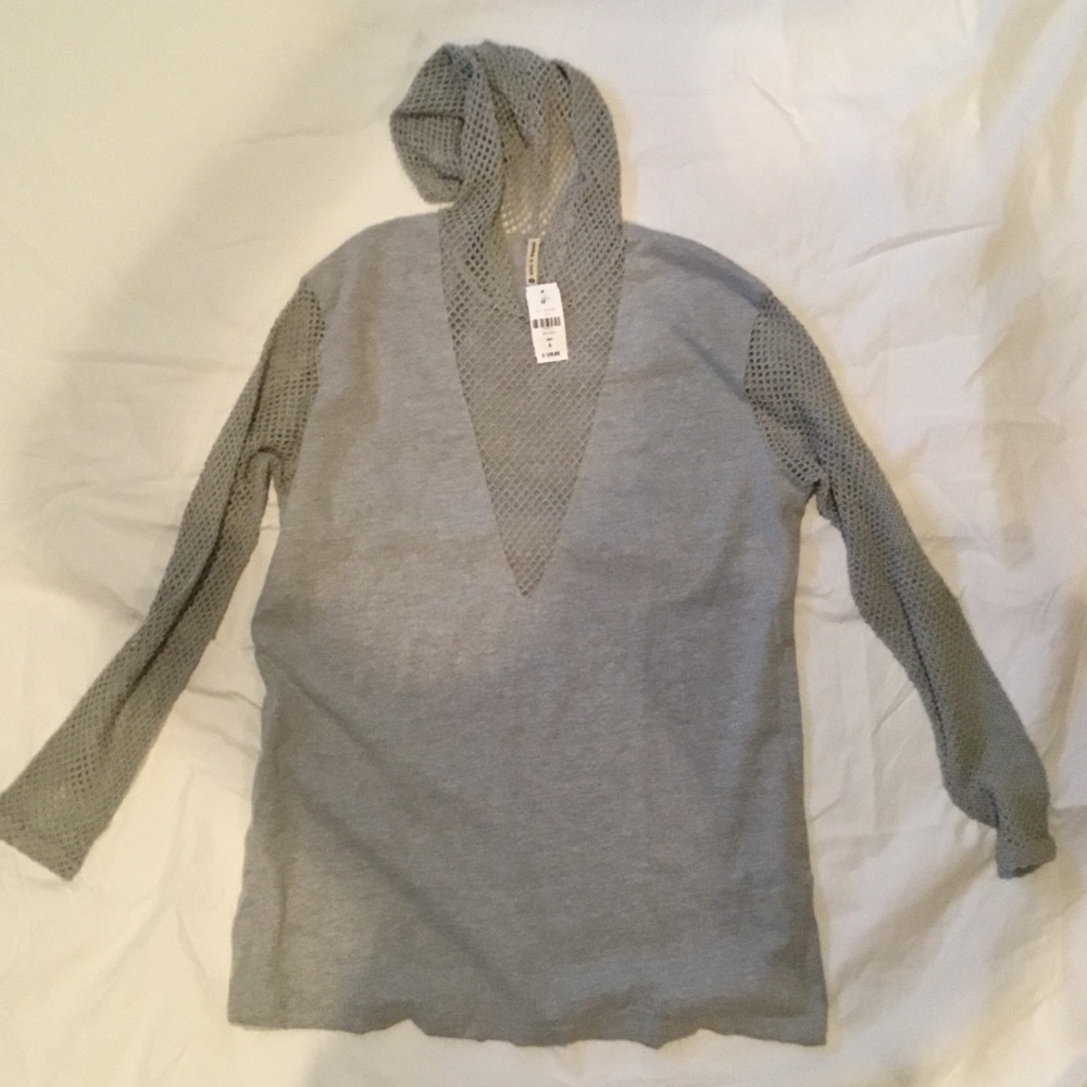 NWT Emma & Sam grey sweatshirt size small