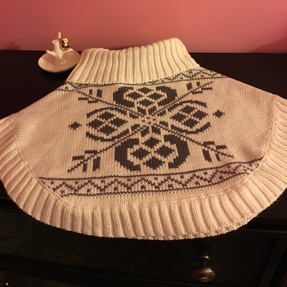 OshKosh B'gosh Other - Little girls sweater poncho