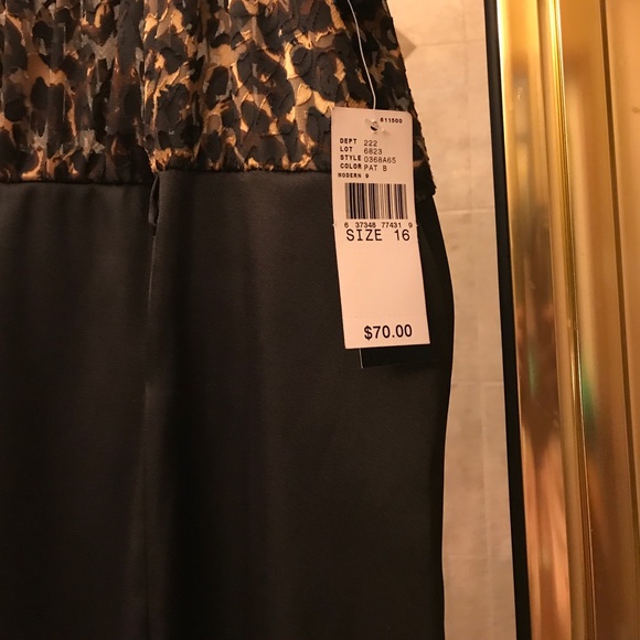 👋🏼Closing Closet Sale👋🏼 - Picture 2 of 4