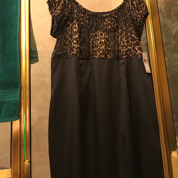 👋🏼Closing Closet Sale👋🏼 - Picture 3 of 4