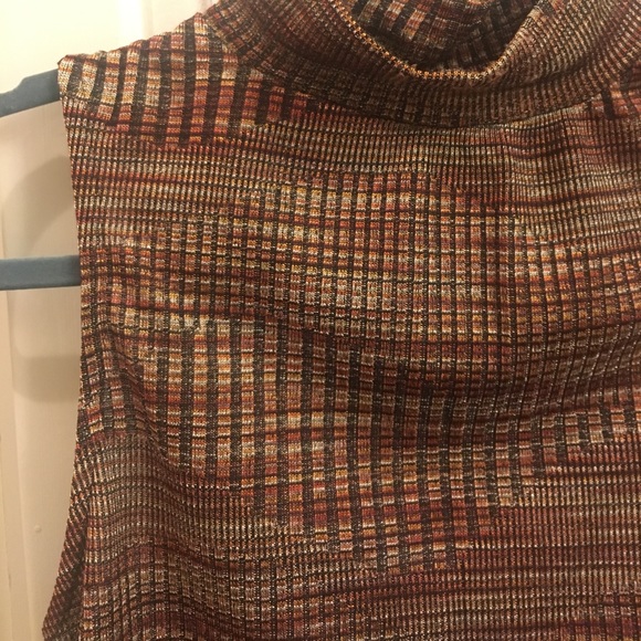 Turtle Neck Tank Top - Picture 2 of 3