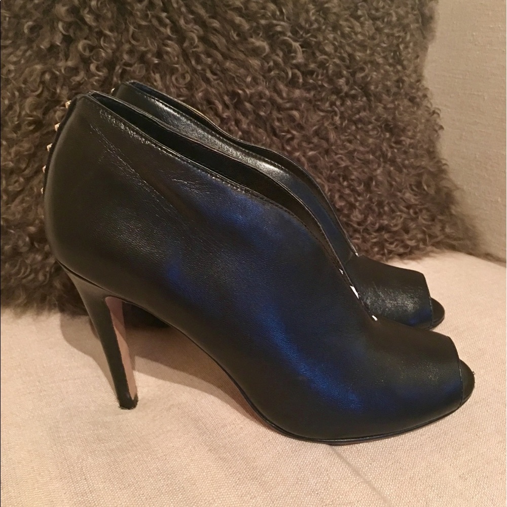 Halogen black leather peep toe booties size 7