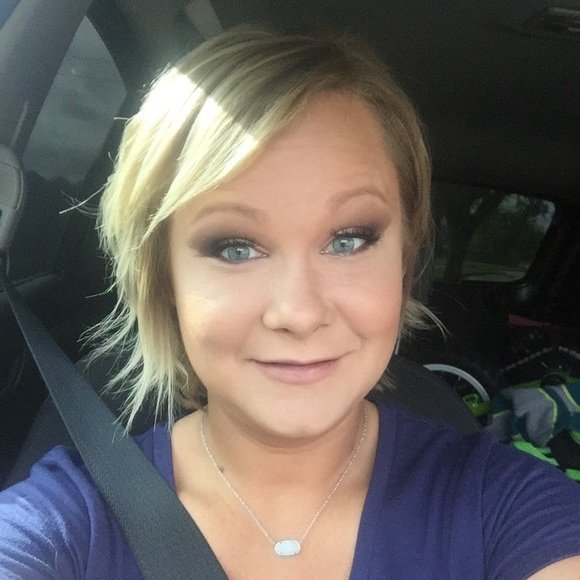 Meet your Posher, Whitney - Picture 1 of 1