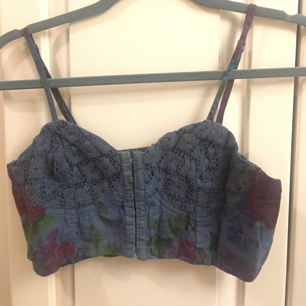 Urban Outfitters Bralette/Crop Top🌼🌸