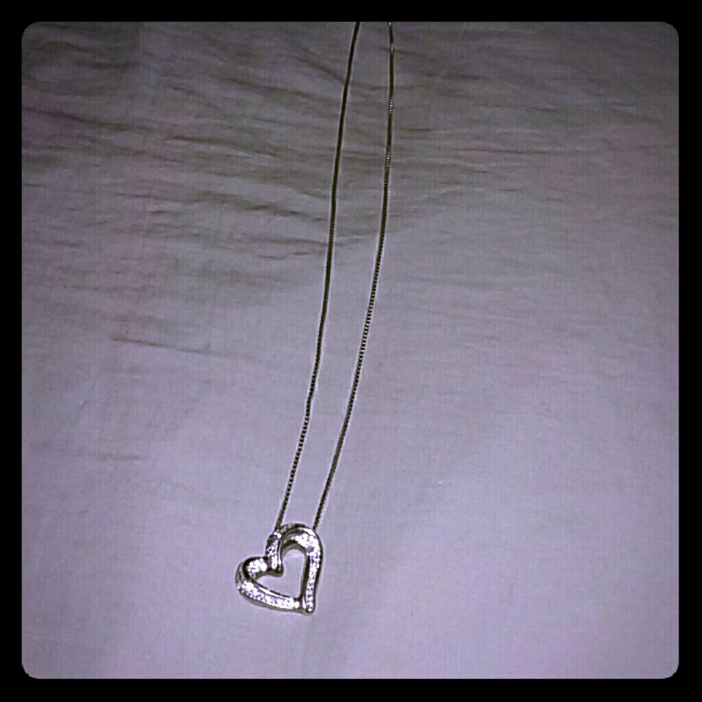 Heart penfant necklace