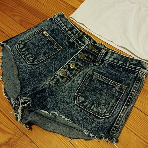 High Waisted Duty Shorts x Lo - Picture 2 of 3