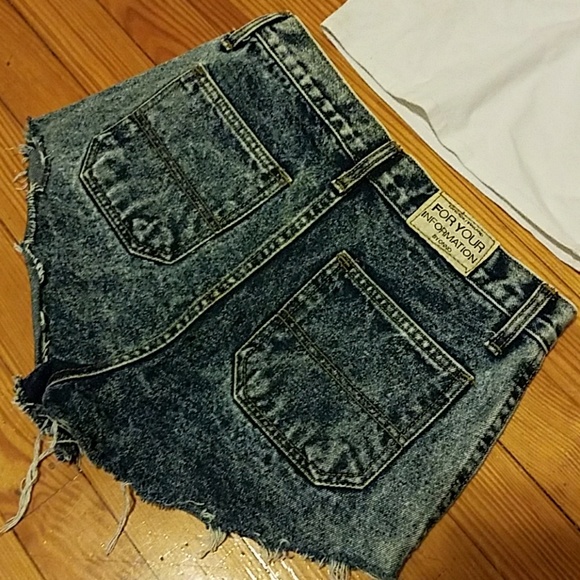 High Waisted Duty Shorts x Lo - Picture 3 of 3