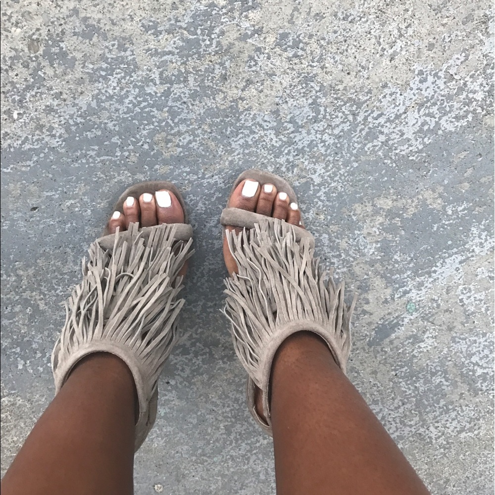 Steve Madden Fringly Taupe