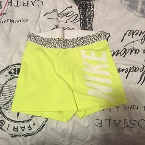 Girls nike pros M