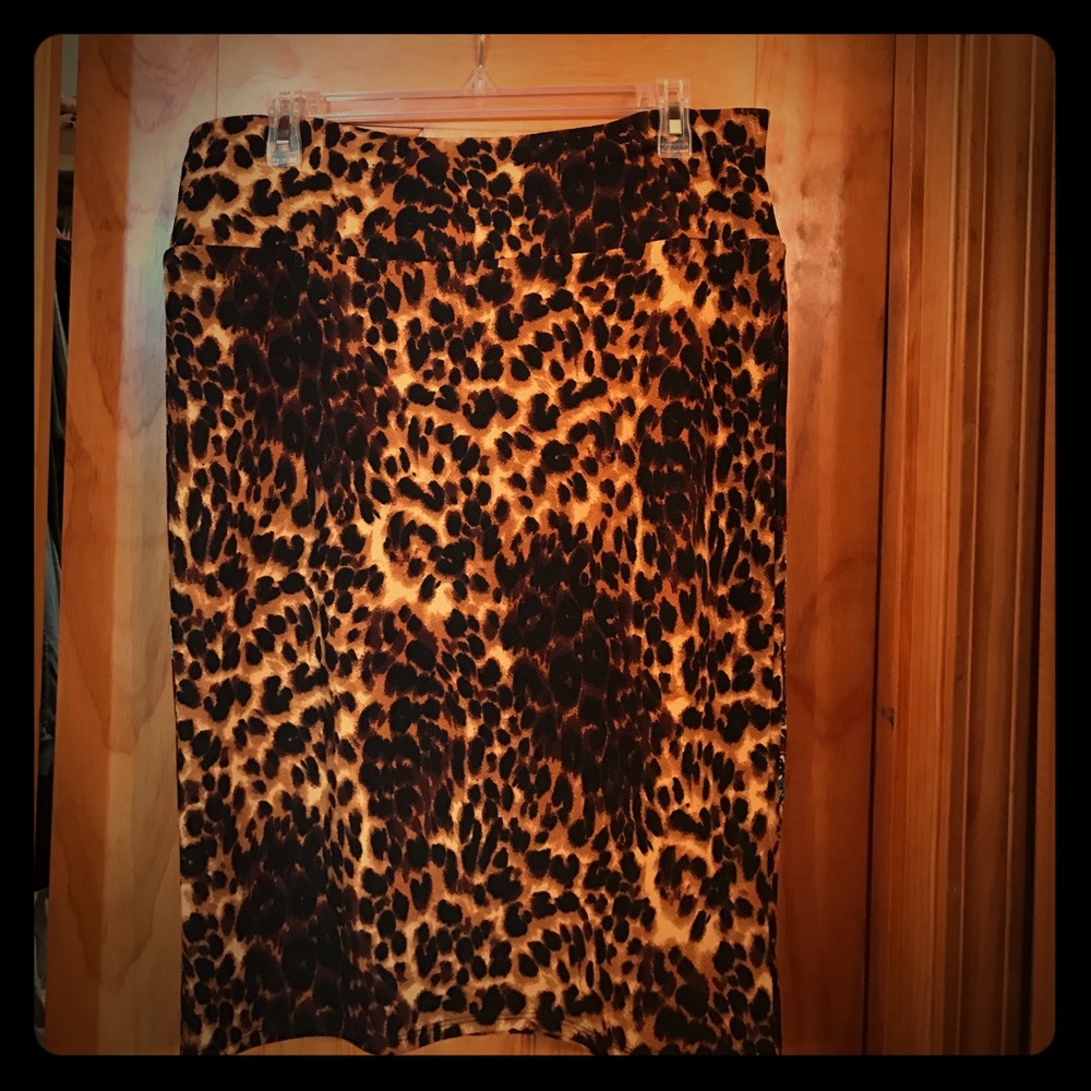 NWOT LuLaRoe Cassie - Large