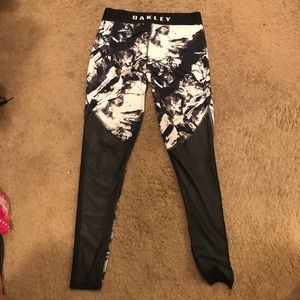 Oakley size M compression leggings white and black