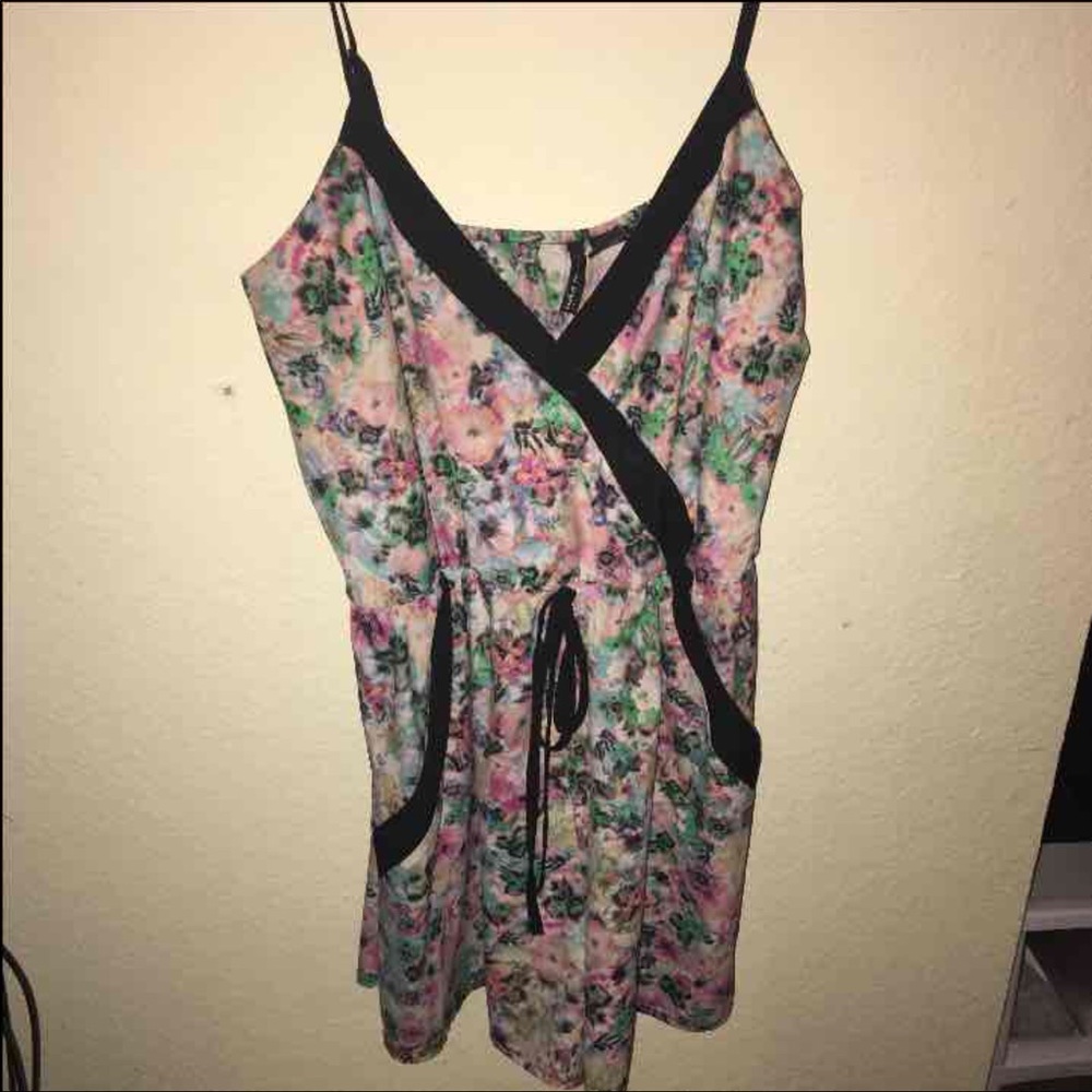 SOLD ON Ⓜ️ Floral Romper ✨