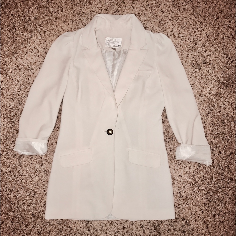 ***SOLD***White Boyfriend Blazer
