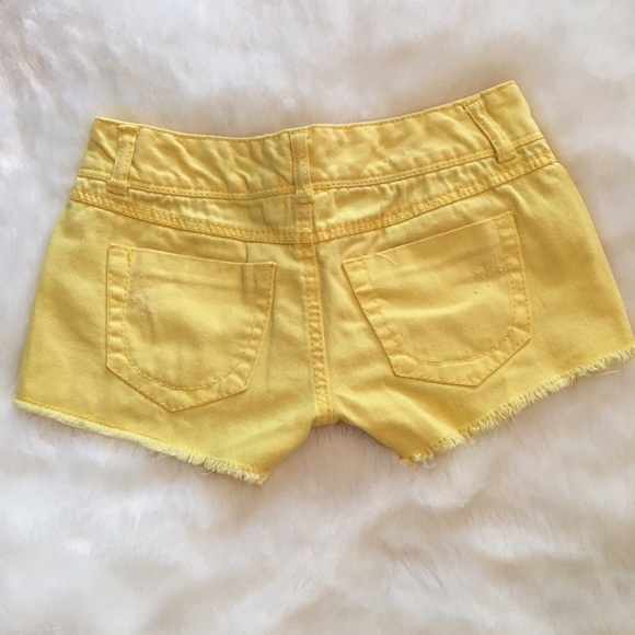 🆑 Bongo Yellow Distressed Cut Off Shorts - Picture 2 of 7