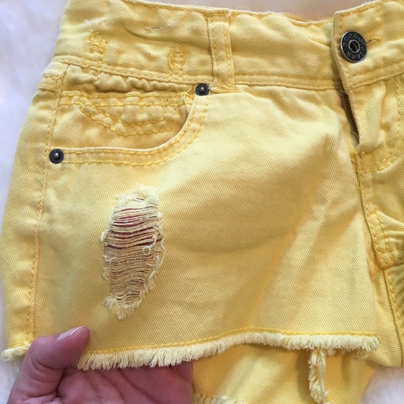 🆑 Bongo Yellow Distressed Cut Off Shorts - Picture 3 of 7