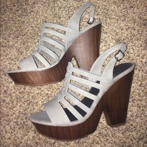 NEVER WORN Guess size 10 Chunky Heel