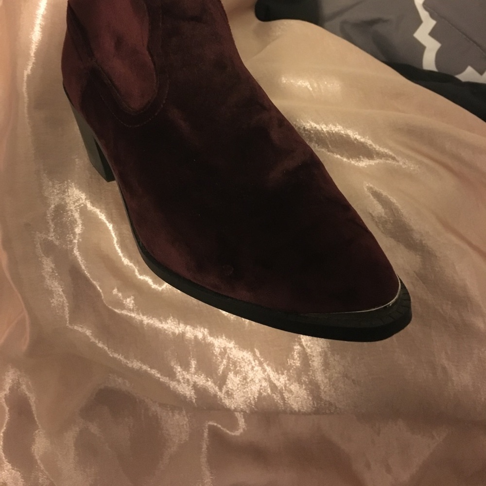 Burgundy suede boots like new.