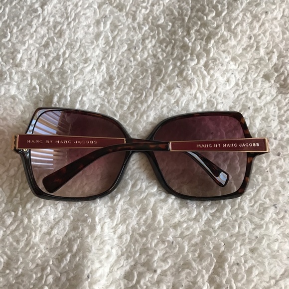 ❌SOLD❌Marc by Marc Jacobs Sunglasses - Picture 2 of 3