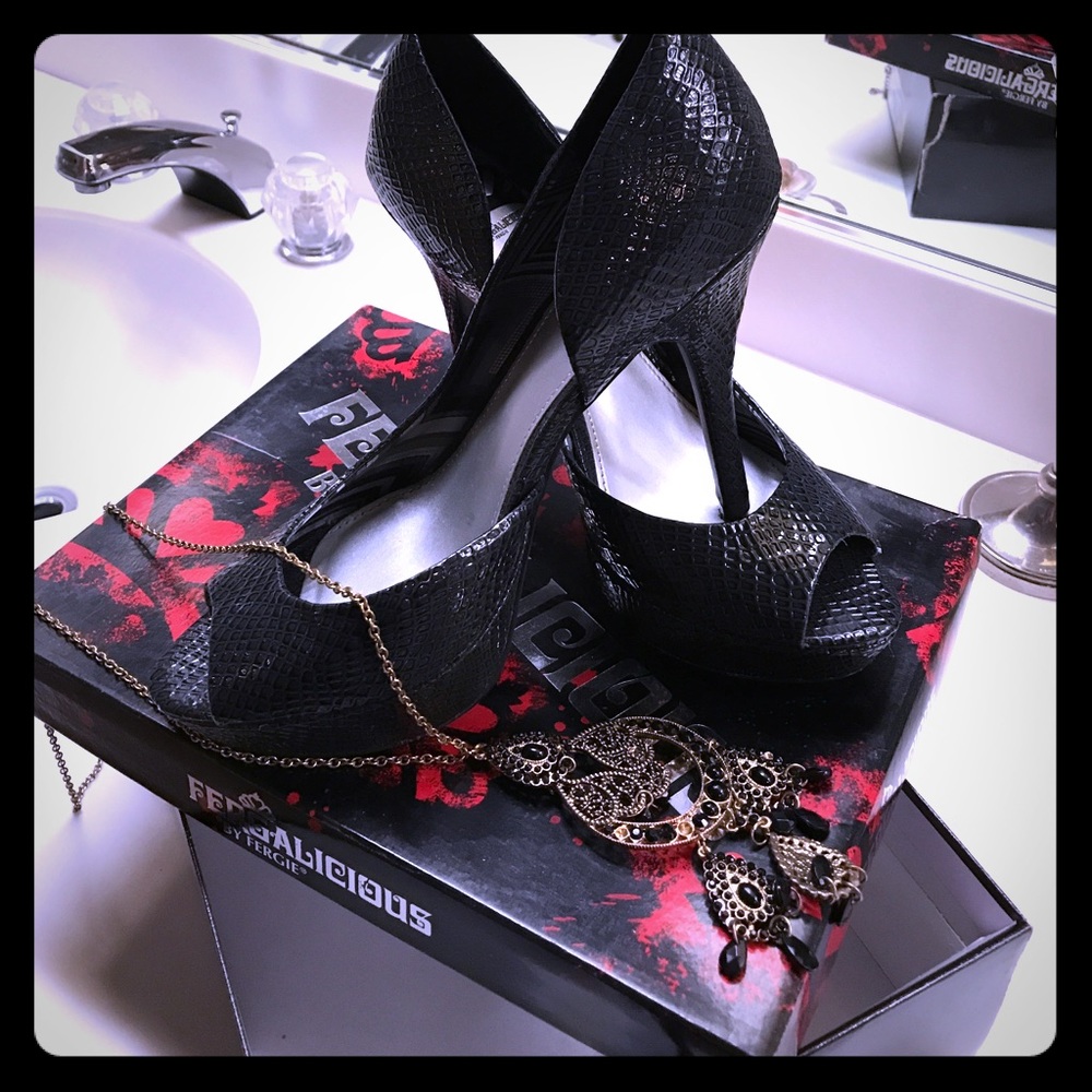 Fergalicous black pumps
