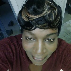 Meet your Posher, Deedra