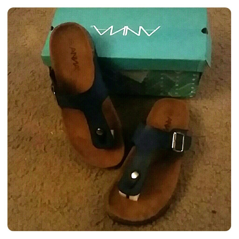 Brand new size 9 sandals
