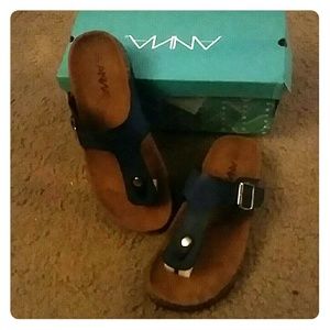 Brand new size 9 sandals