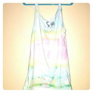 Tye-dye tank
