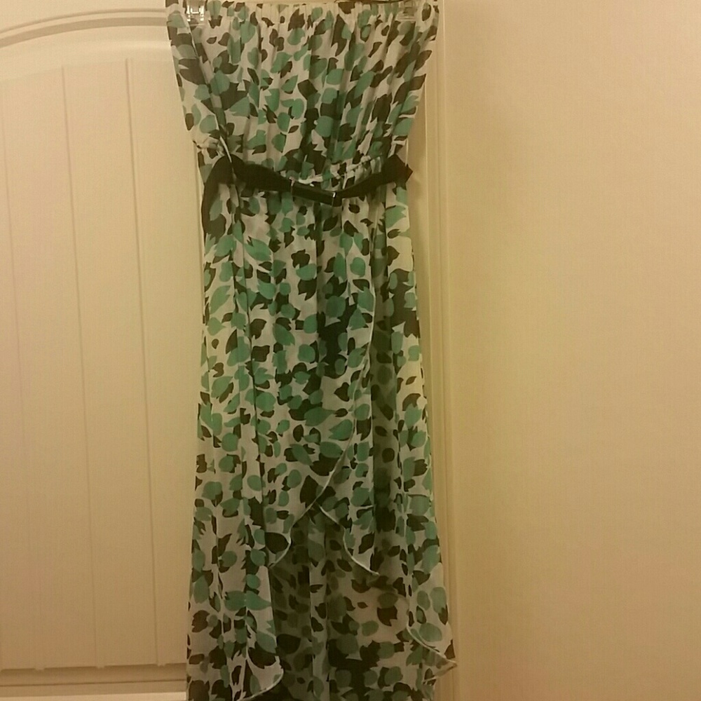 SOLD Beautiful Hi low dress