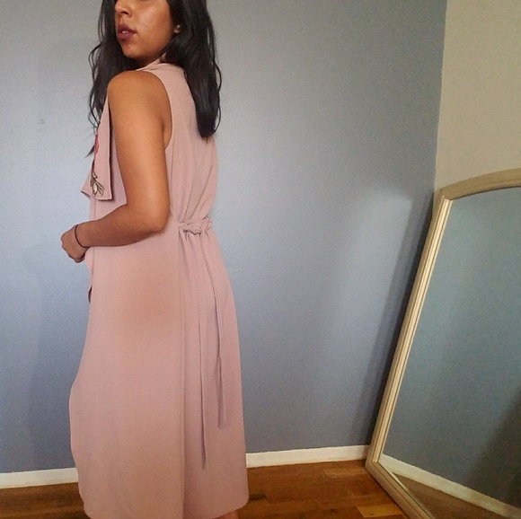 ALMOND ROSE PATCH DRAPE VEST - Picture 2 of 6