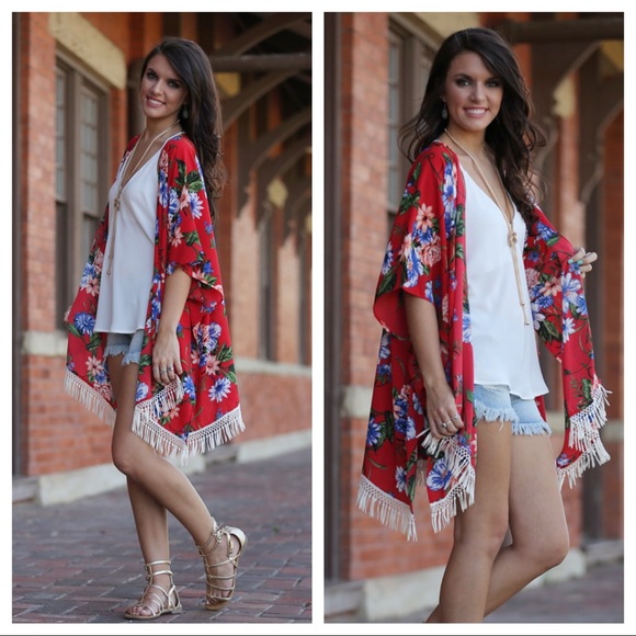 ✨LAST✨Gorgeous red floral Kimono - Picture 3 of 6