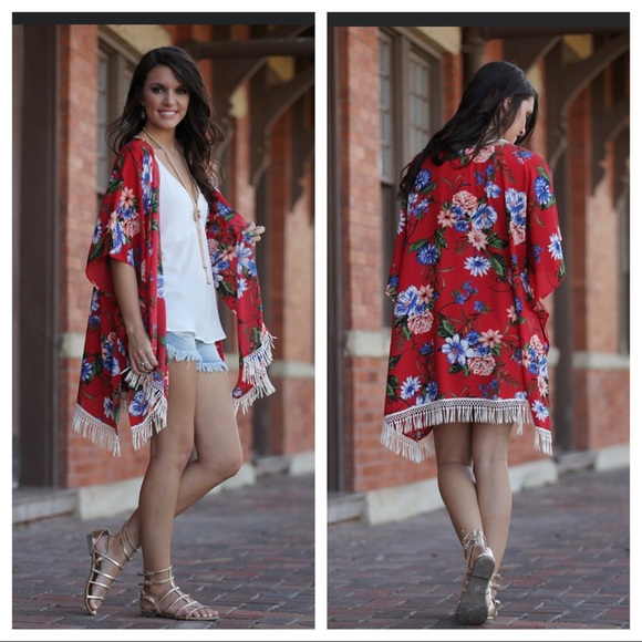 ✨LAST✨Gorgeous red floral Kimono - Picture 4 of 6