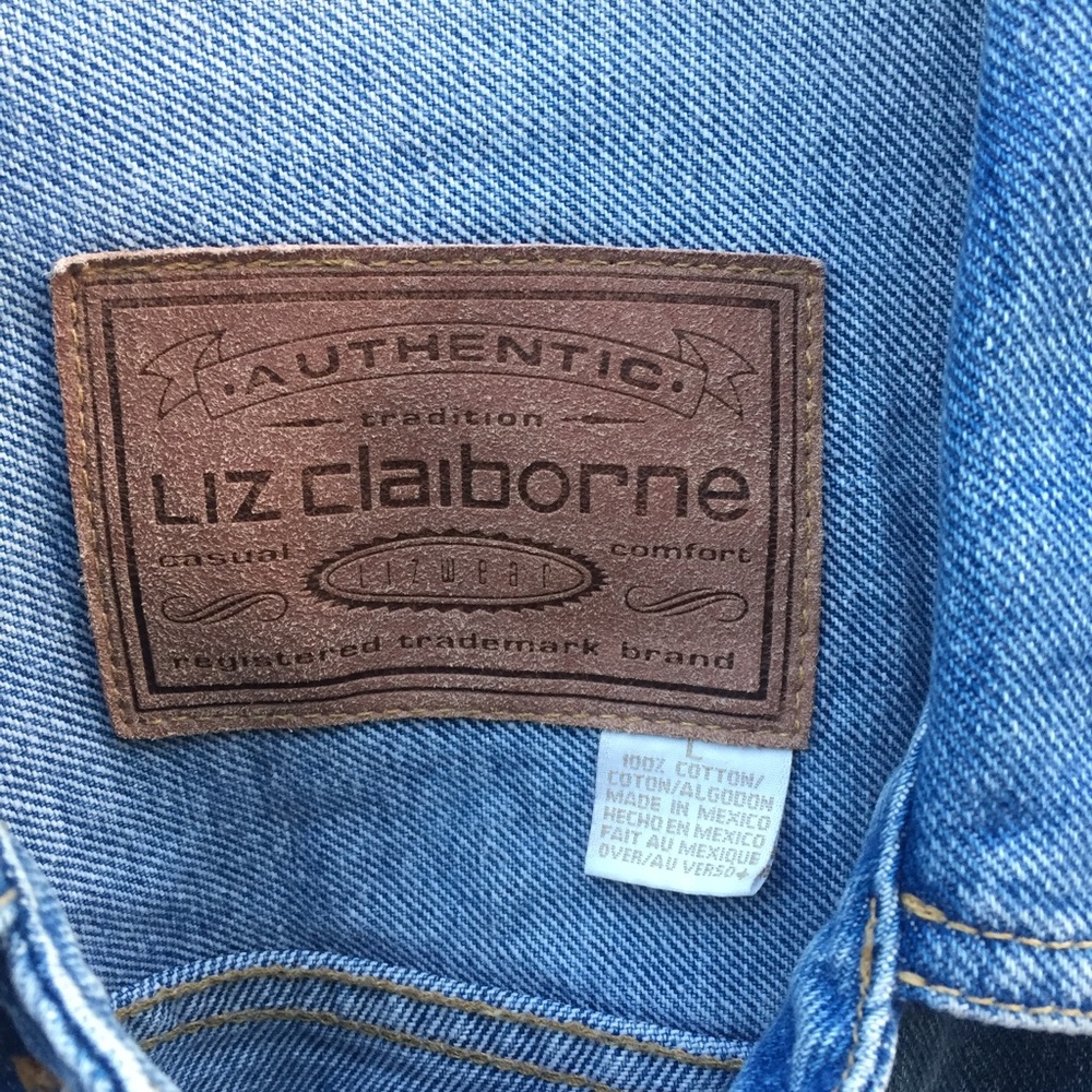 Light blue denim jacket 👕 - Picture 5 of 7